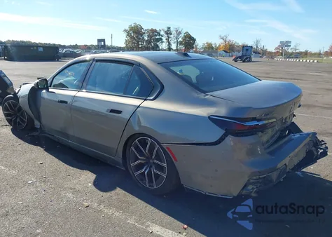 2024 BMW 740I xDrive z USA, uszkodzony, nr VIN WBA33EH08RCR00014